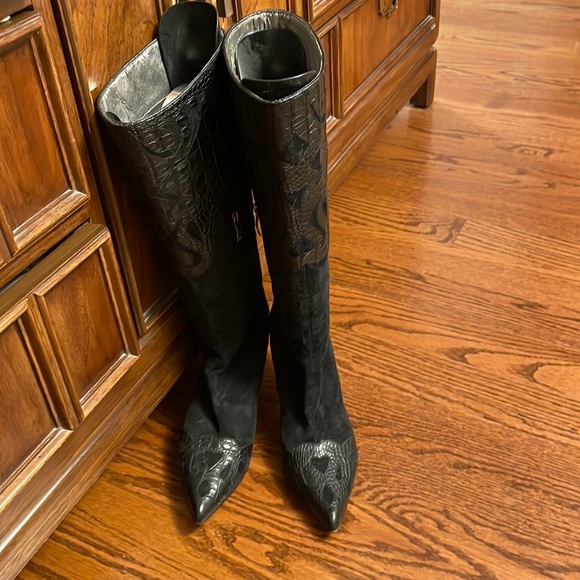 Black suede/crocodile look boots very unique! Size 9 1/2 - Picture 1 of 9
